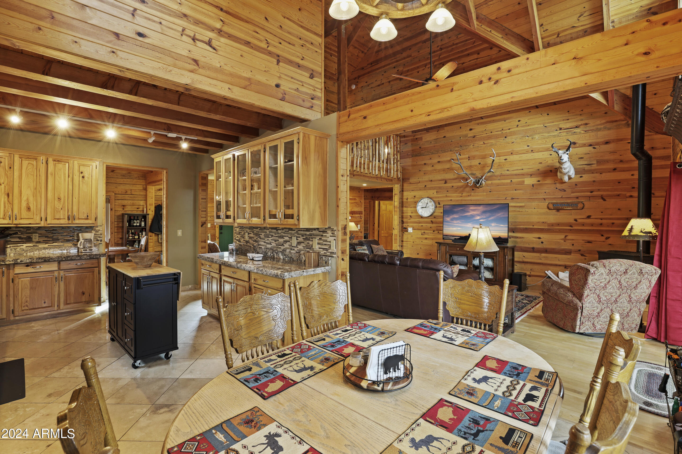 1534 Mainline Road Heber, AZ 85928 - Photo 5 of 40 Kitchen Eat in area Living area