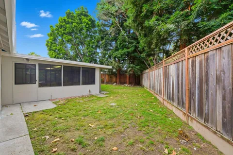 a view of a house with backyard