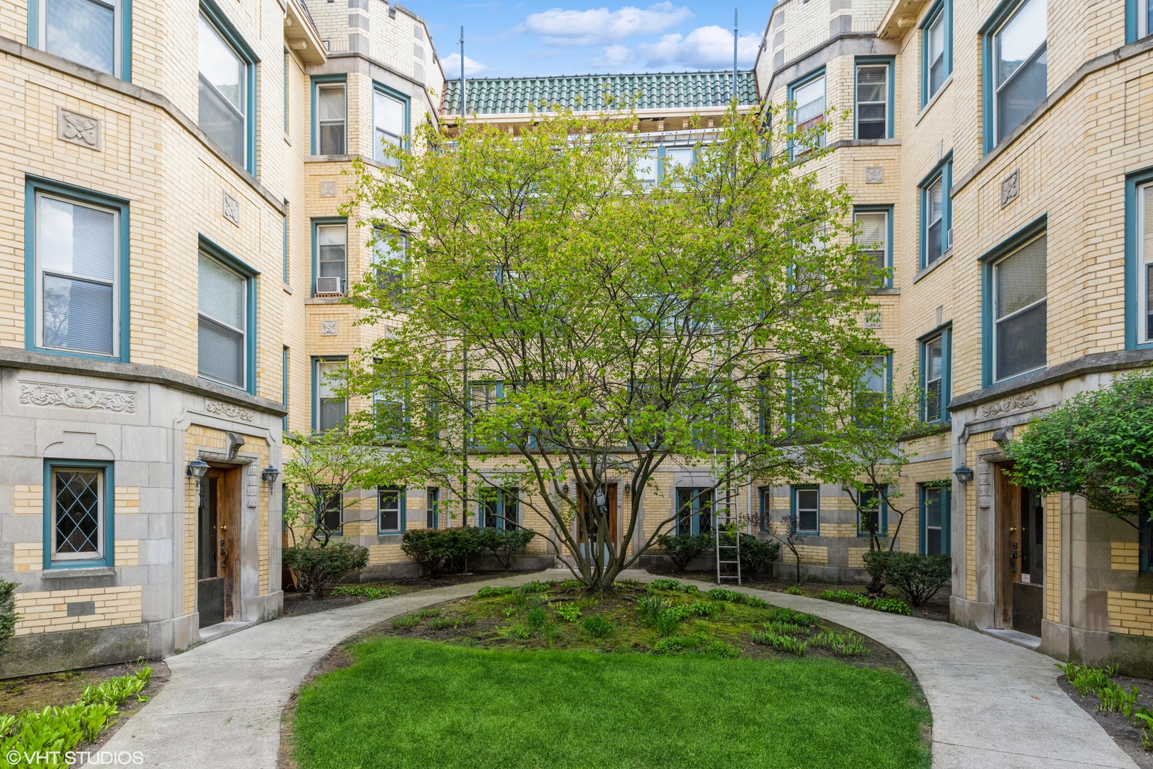 824 Mulford Street, Unit 1W, Evanston, IL 60202 Compass