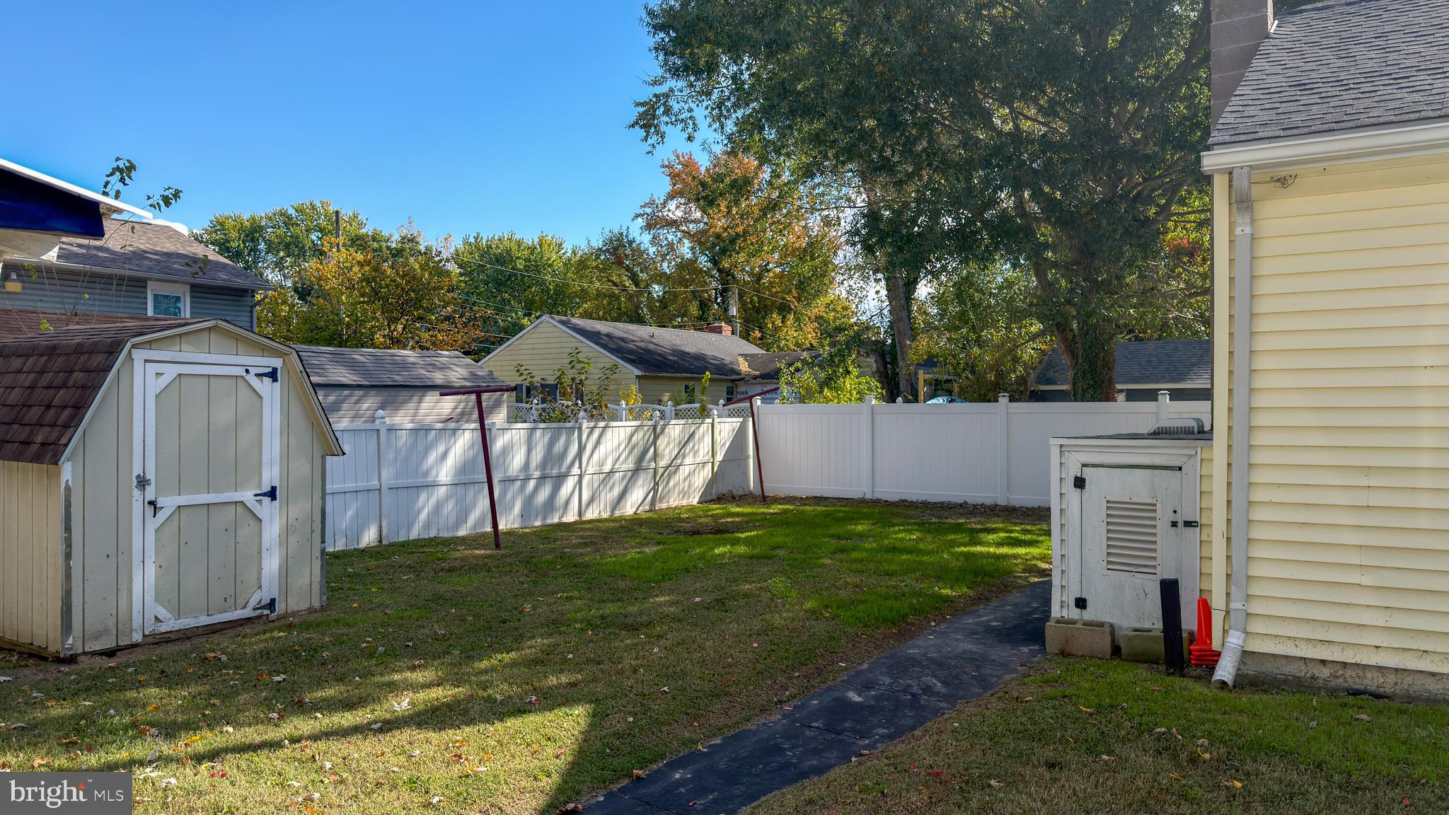 809 Truman Street Cambridge, MD 21613 - Photo 2 of 25 a view of a backyard with a small cabin
