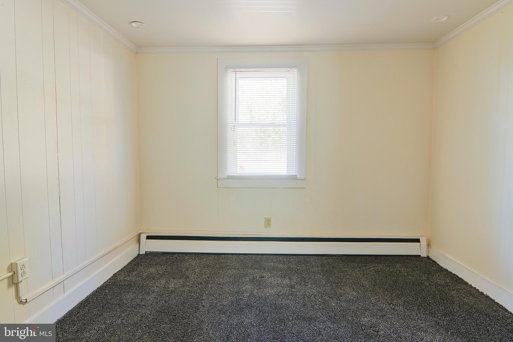 809 Truman Street Cambridge, MD 21613 - Photo 22 of 25 an empty room with a window
