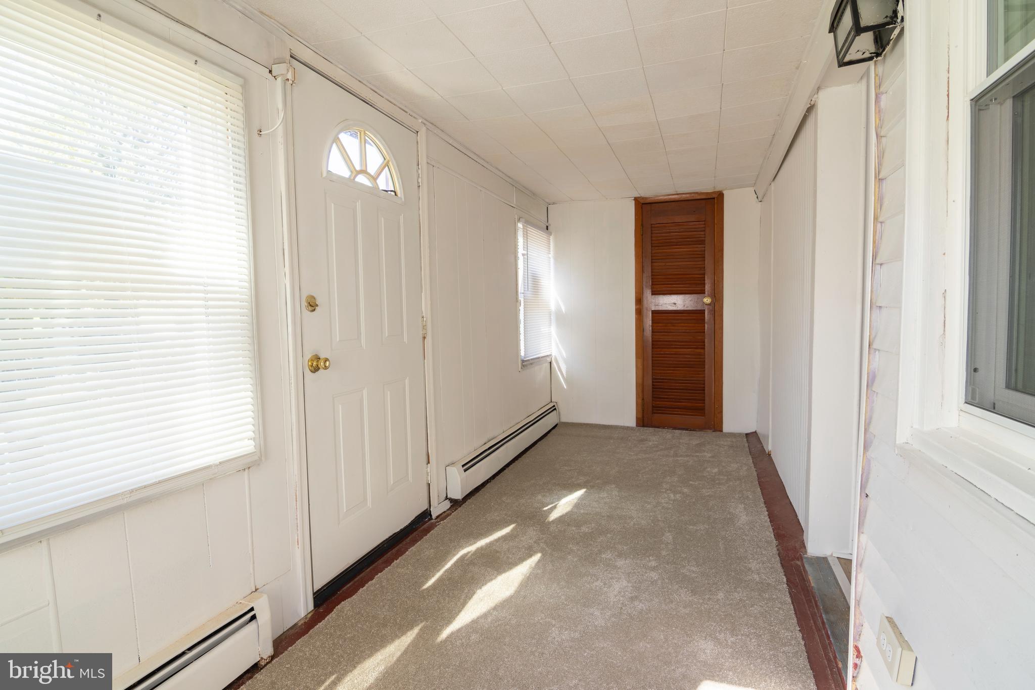 809 Truman Street Cambridge, MD 21613 - Photo 6 of 25 a view of a hallway with hallway and closet