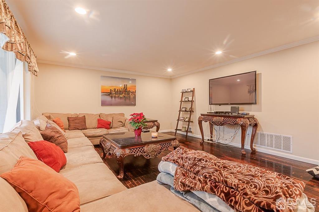 41 Woodmere Road North Brunswick, NJ 08902 - Photo 14 of 33 Gallery Image 14