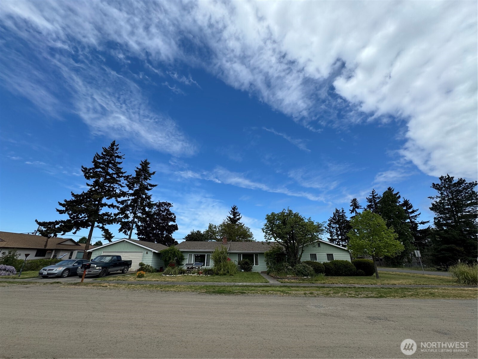 402 West Maple Street Sequim, WA 98382 - Photo 4 of 31