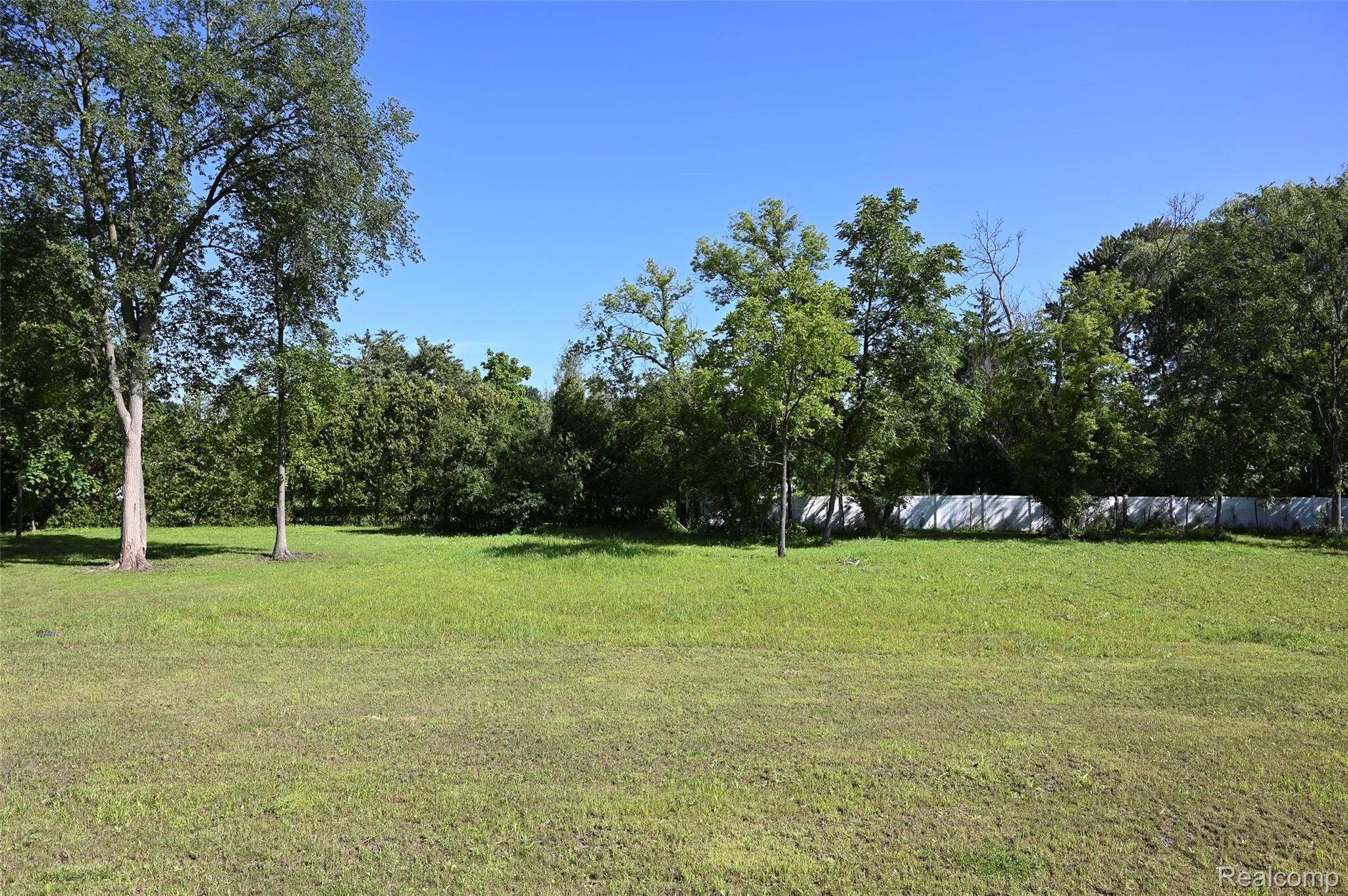 795 East Long Lake Road Troy, MI 48085 - Photo 3 of 32 3 Yard Looking North.JPG