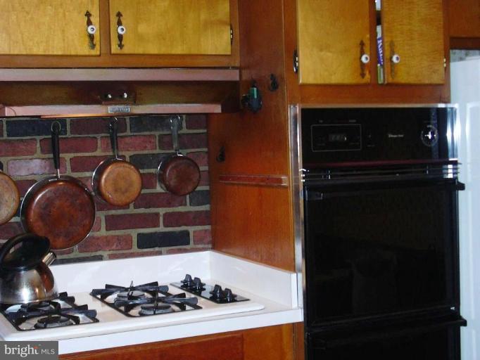 7005 Wardman Road Baltimore, MD 21212 - Photo 7 of 15 KITCHEN