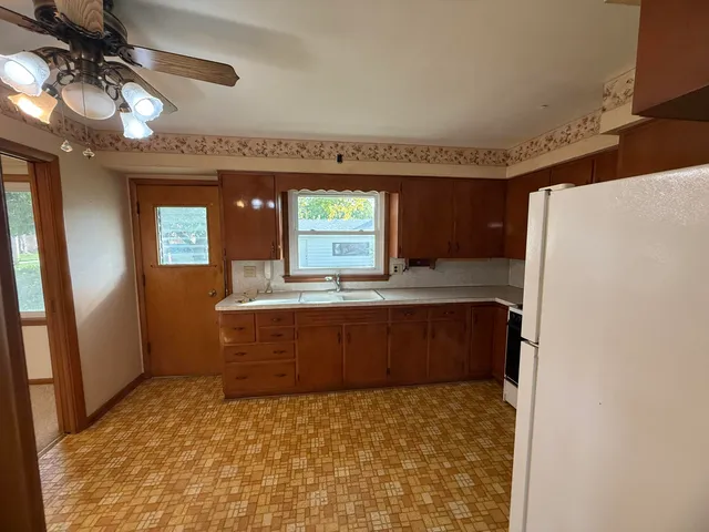 $269,000 | 254 Sycamore Lane, Munster, IN 46321