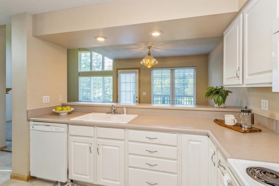 1633 Ranier Drive Iowa City, IA 52246 - Photo 11 of 27 Gallery Image 11