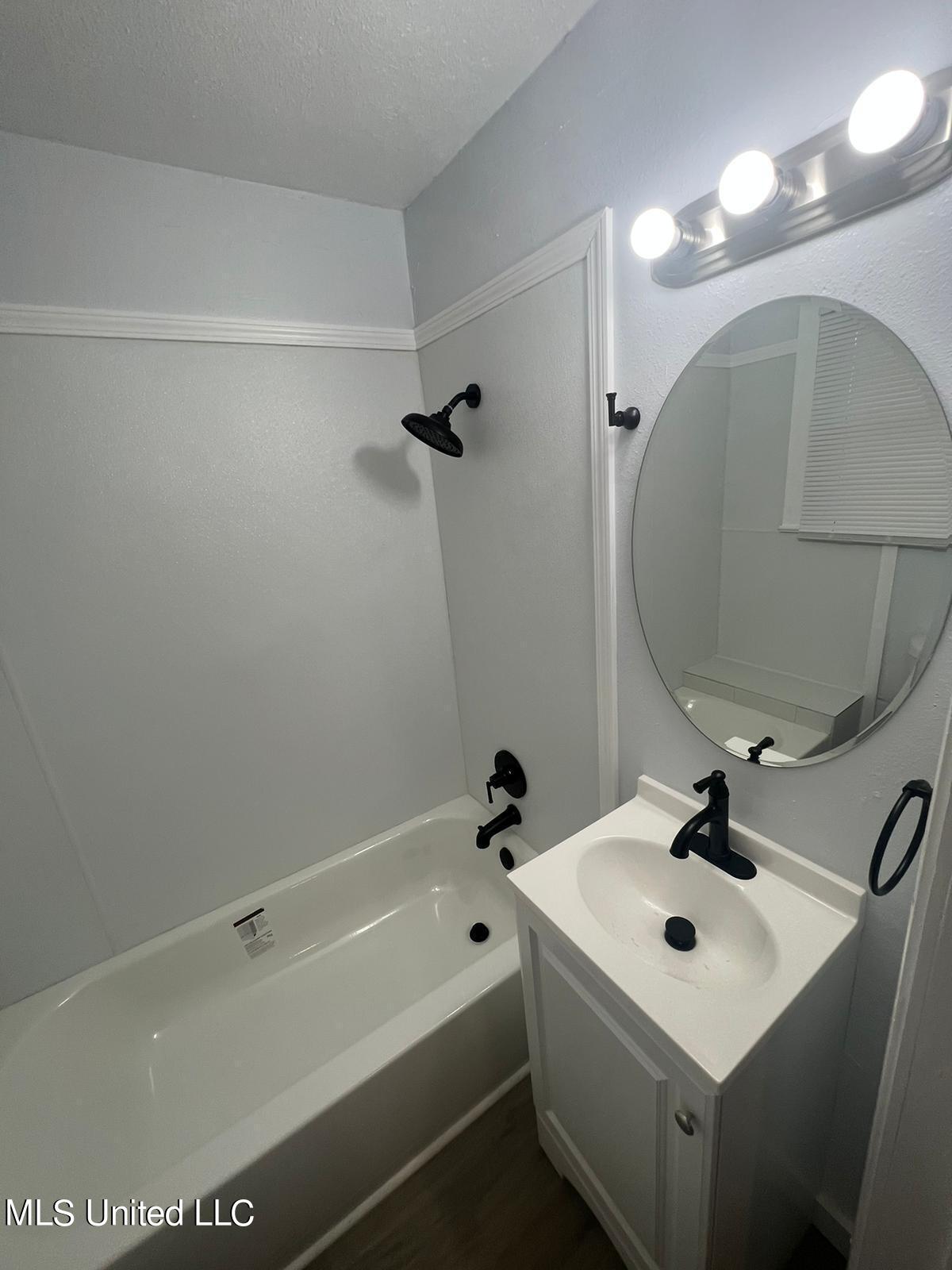 766 Monterey Street, Unit AB Jackson, MS 39204 - Photo 7 of 25 Bathroom 1 Unit A