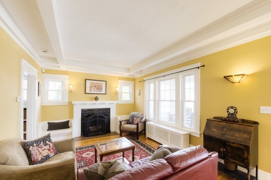 18 St Elmo Road Worcester, MA 01602 - Photo 3 of 28 Gallery Image 3
