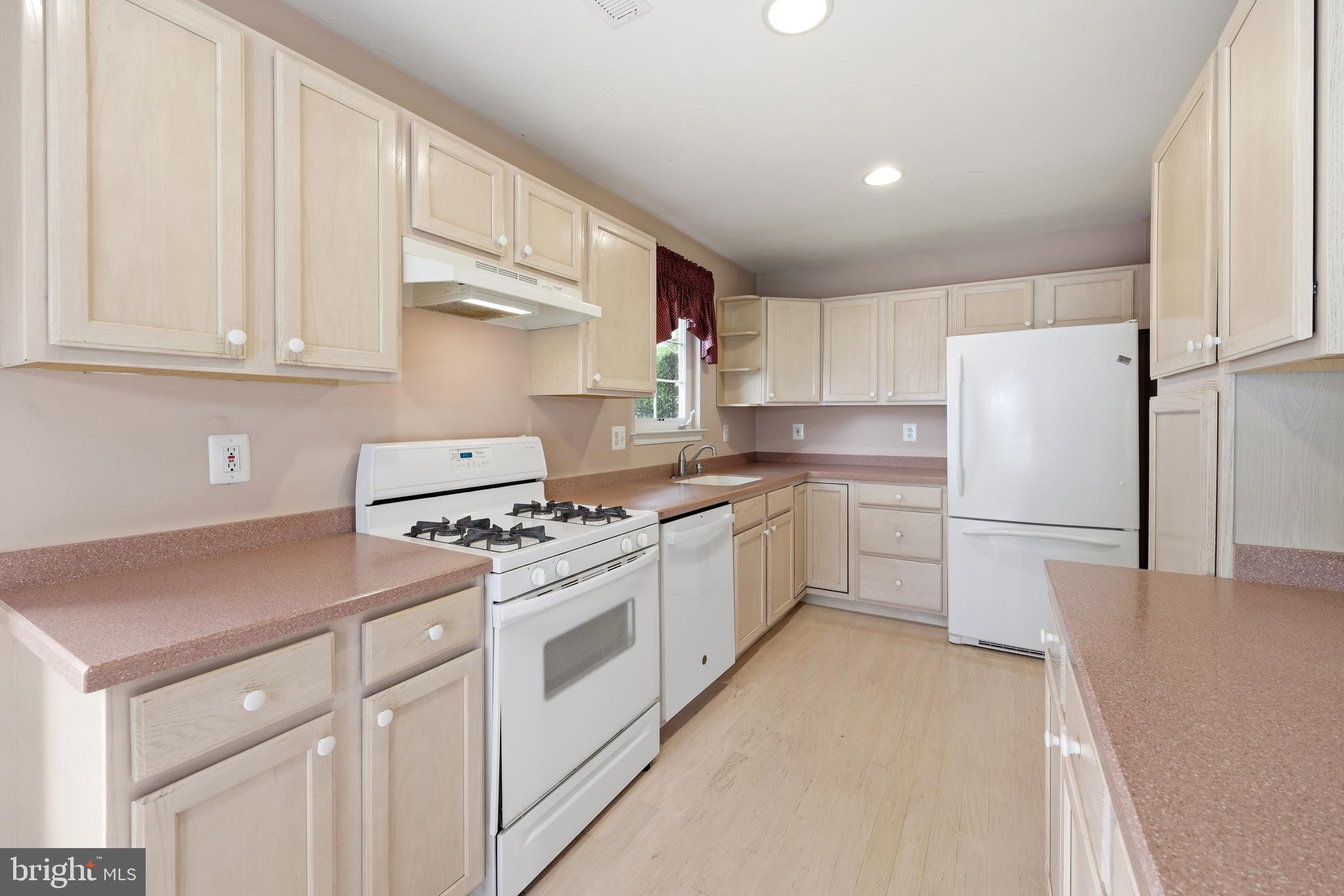 29 Autumn Lane Sewell, NJ 08080 - Photo 20 of 53 Plenty of counter space!
