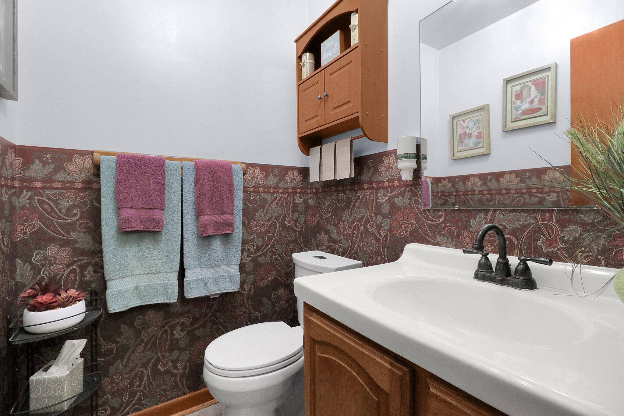 6306 Feder Road Columbus, OH 43228 - Photo 33 of 43 Half bath downstairs