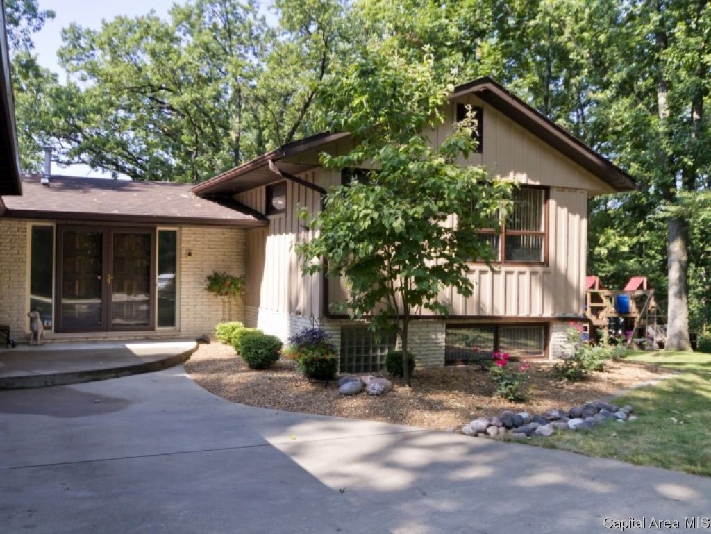 36 Maple Grove Lane Springfield, IL 62712 - Photo 2 of 22