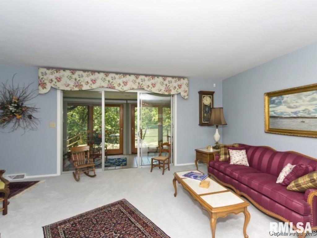 36 Maple Grove Lane Springfield, IL 62712 - Photo 4 of 22