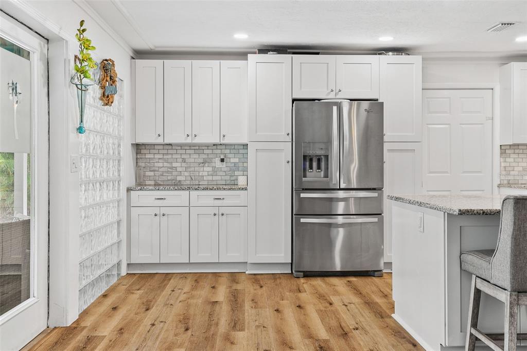 2215 Hibiscus Street Sarasota, FL 34239 - Photo 11 of 61