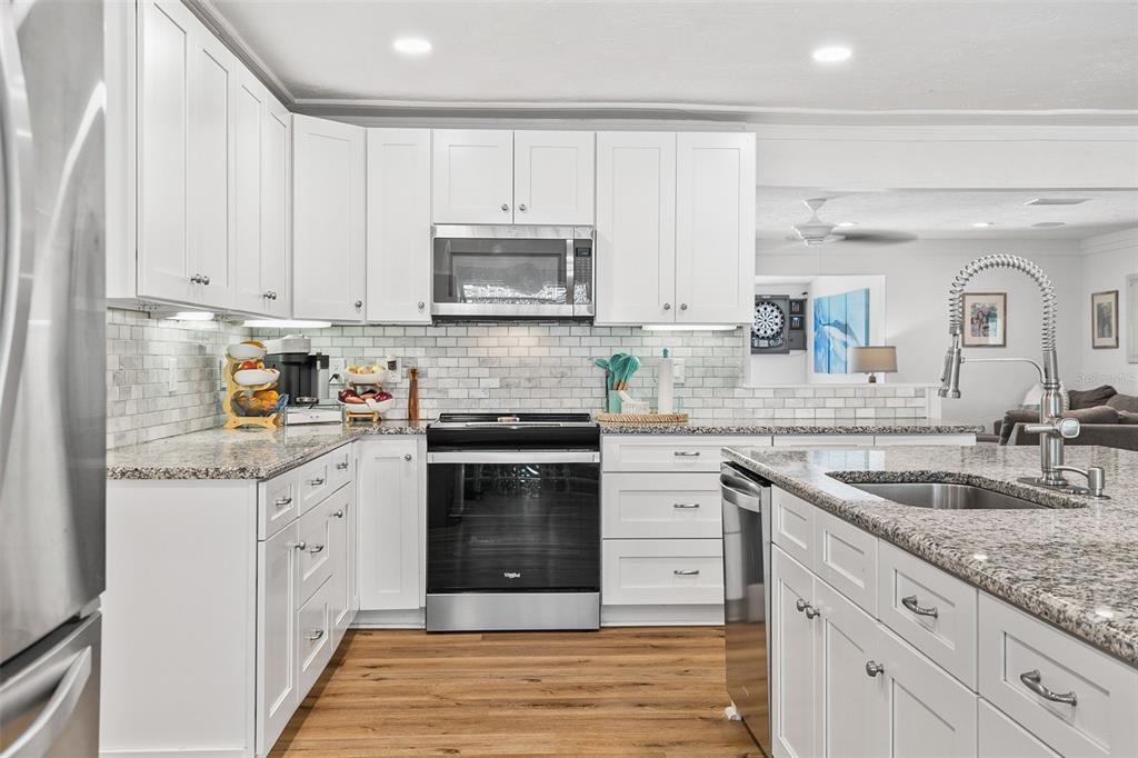 2215 Hibiscus Street Sarasota, FL 34239 - Photo 12 of 61