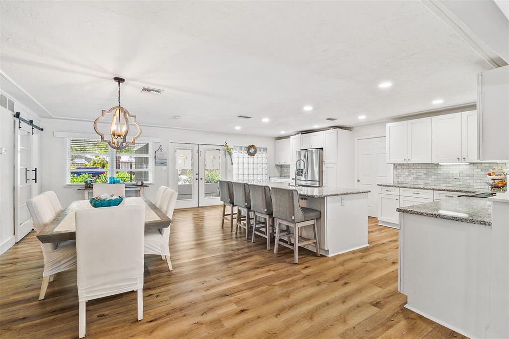 2215 Hibiscus Street Sarasota, FL 34239 - Photo 17 of 61