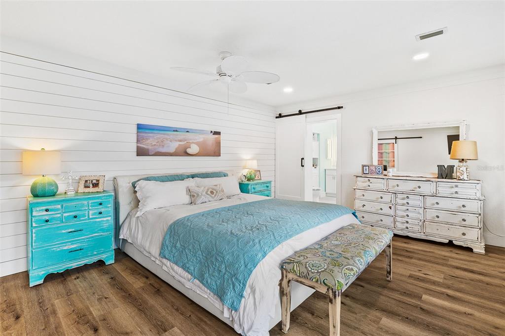 2215 Hibiscus Street Sarasota, FL 34239 - Photo 29 of 61