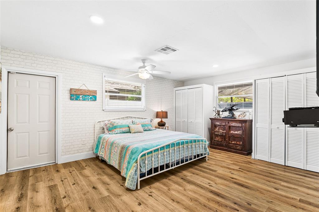 2215 Hibiscus Street Sarasota, FL 34239 - Photo 34 of 61