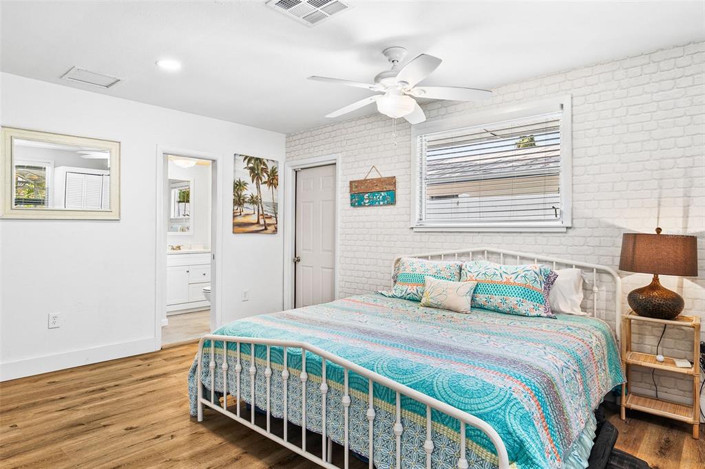 2215 Hibiscus Street Sarasota, FL 34239 - Photo 35 of 61