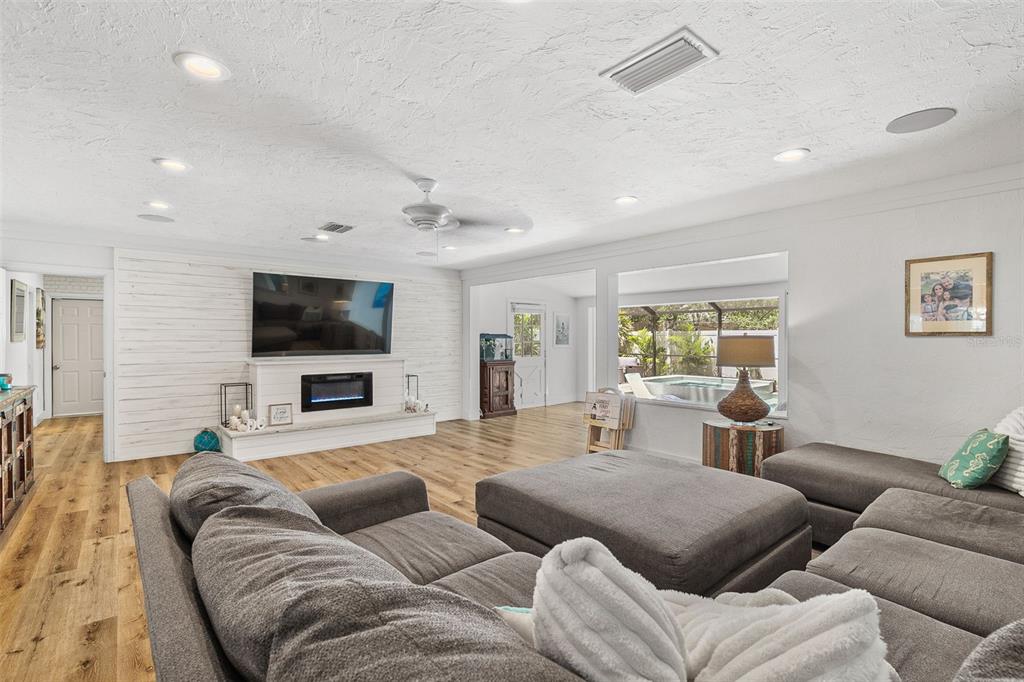 2215 Hibiscus Street Sarasota, FL 34239 - Photo 37 of 61