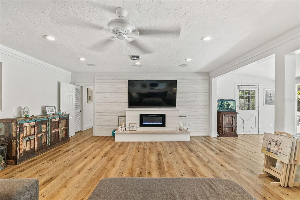 2215 Hibiscus Street Sarasota, FL 34239 - Photo 38 of 61