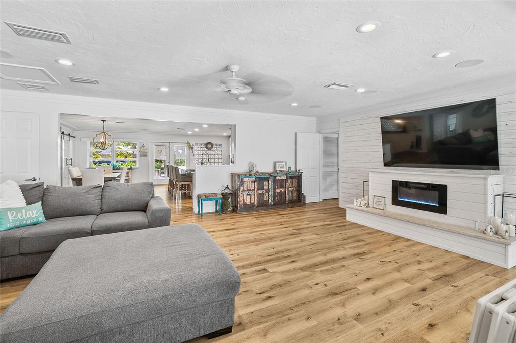 2215 Hibiscus Street Sarasota, FL 34239 - Photo 39 of 61