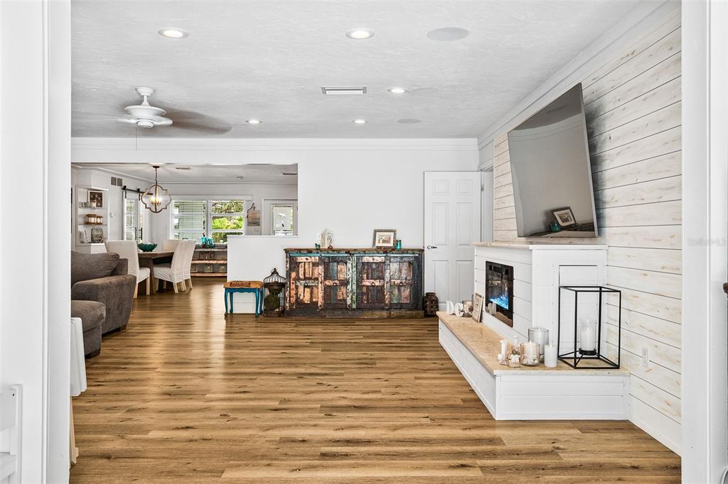 2215 Hibiscus Street Sarasota, FL 34239 - Photo 41 of 61