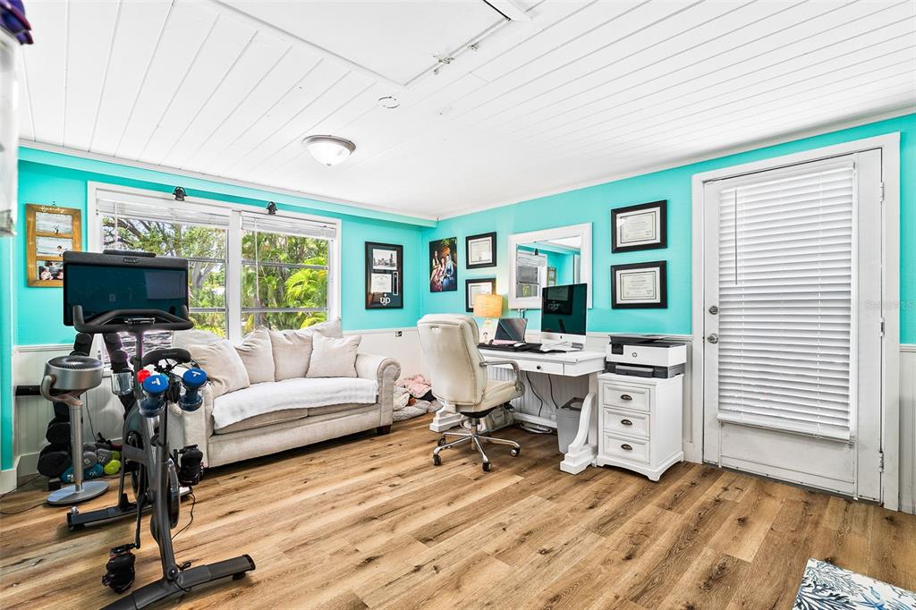 2215 Hibiscus Street Sarasota, FL 34239 - Photo 56 of 61