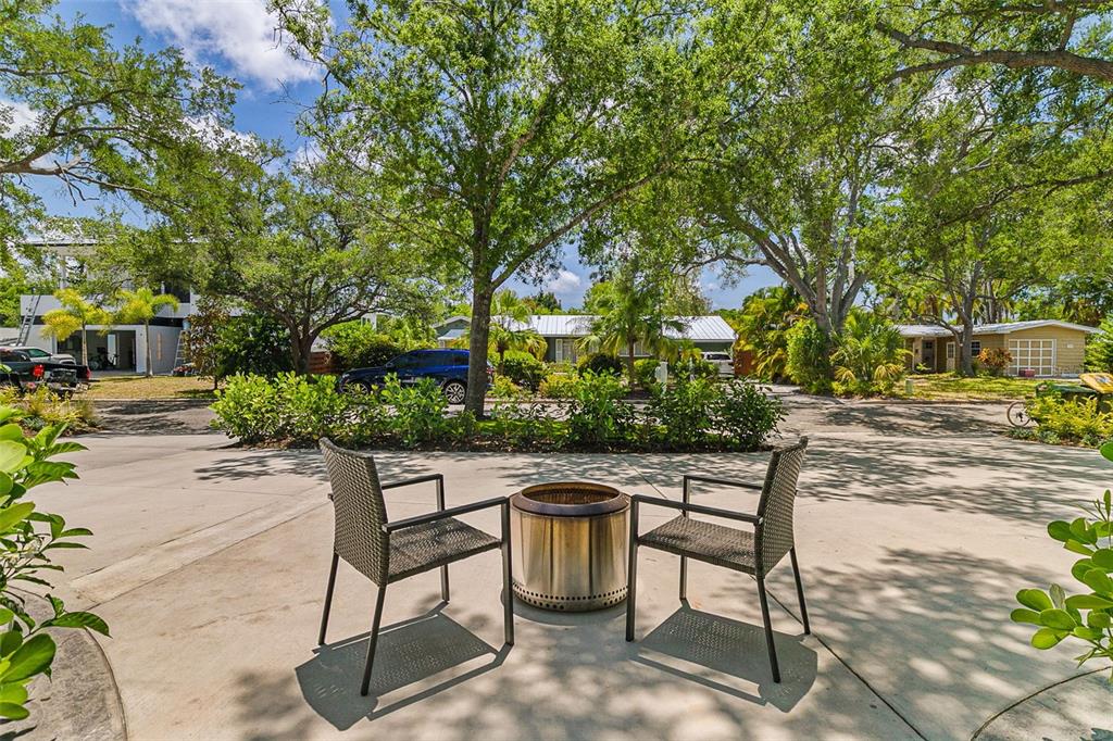 2215 Hibiscus Street Sarasota, FL 34239 - Photo 6 of 61