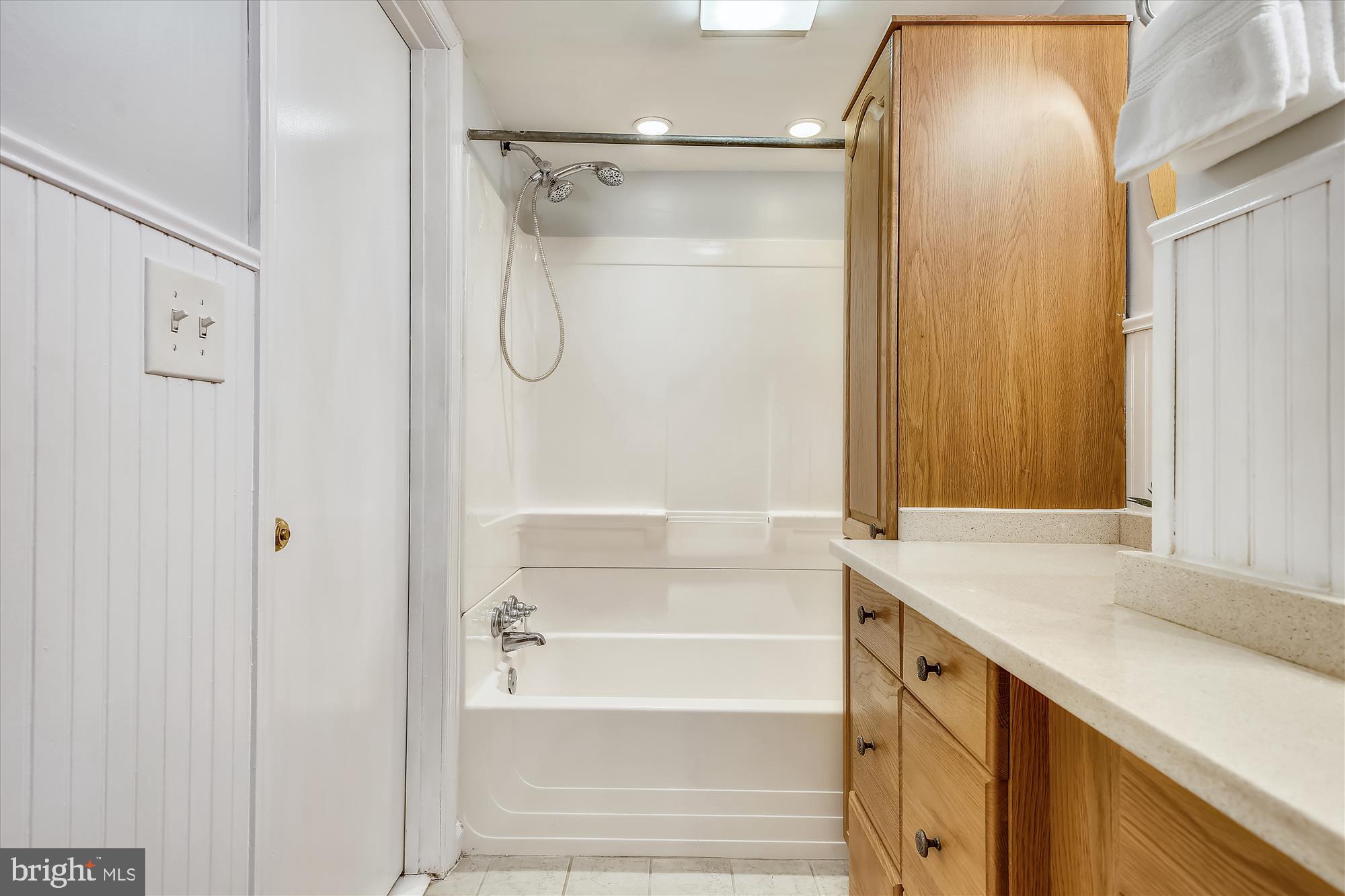 8353 Dunham Court, Unit 648 Springfield, VA 22152 - Photo 20 of 33 Full bathtub