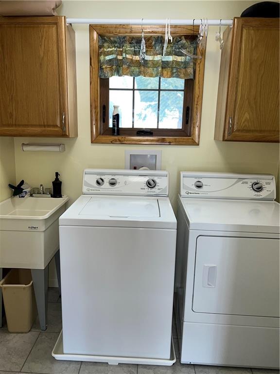 1027 Christy Road Hermitage, PA 16148 - Photo 11 of 25 first floor laundry conveniently located off of the family room.