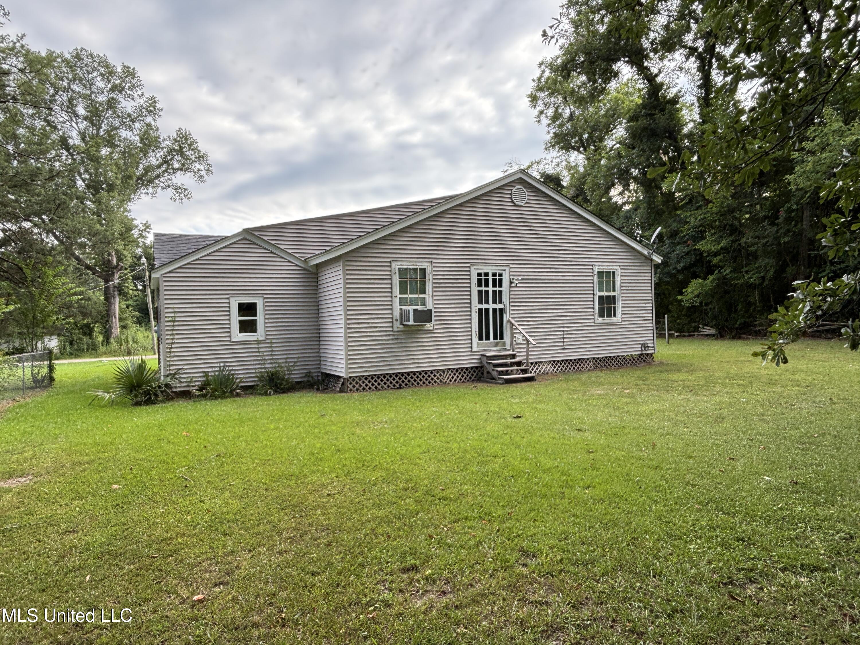 265 Lamar Street Durant, MS 39063 - Photo 4 of 41 IMG_4150