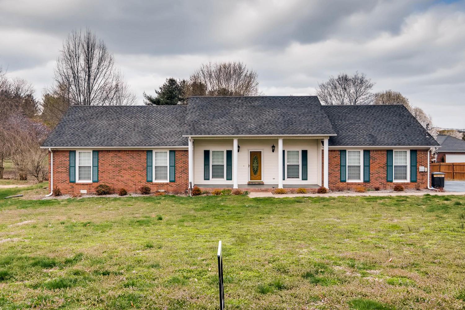1044 Cliff White Road Columbia, TN 38401 - Photo 1 of 29 Gallery Image 1