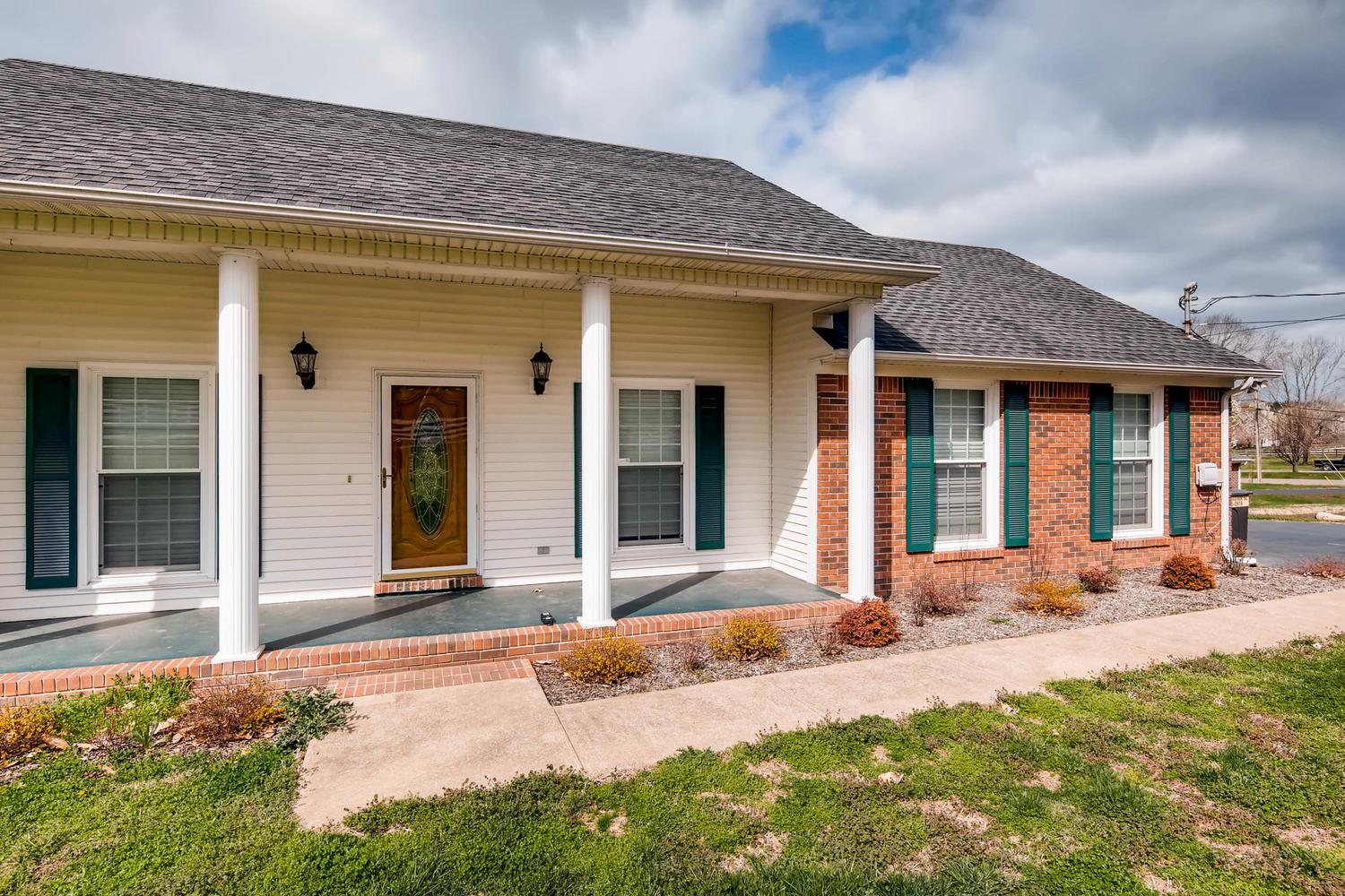 1044 Cliff White Road Columbia, TN 38401 - Photo 4 of 29 Gallery Image 4