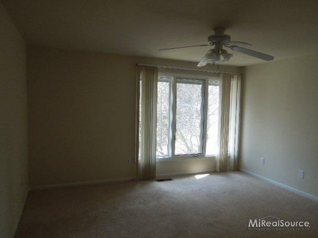 5590 Ridgewood Road West Bloomfield, MI 48322 - Photo 13 of 22 31154135-12.JPG