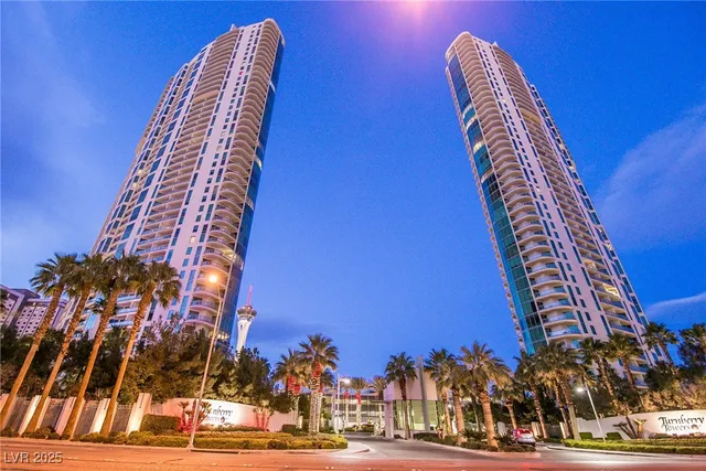 $2,400 | 322 Karen Avenue, Unit 1203, Las Vegas, NV 89109