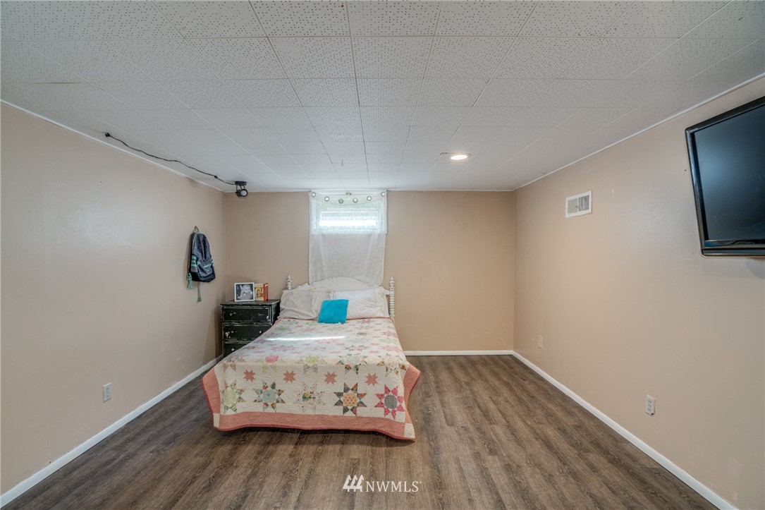 1036 Tyler Street Wenatchee, WA 98801 - Photo 20 of 29 a bedroom with bed and wooden floor