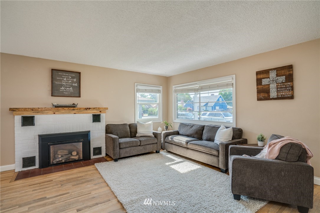 1036 Tyler Street Wenatchee, WA 98801 - Photo 6 of 29 a living room with furniture and a fireplace