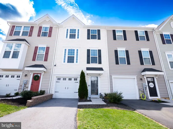 $289,999 | 136 Quebec Court, Falling Waters, WV 25419