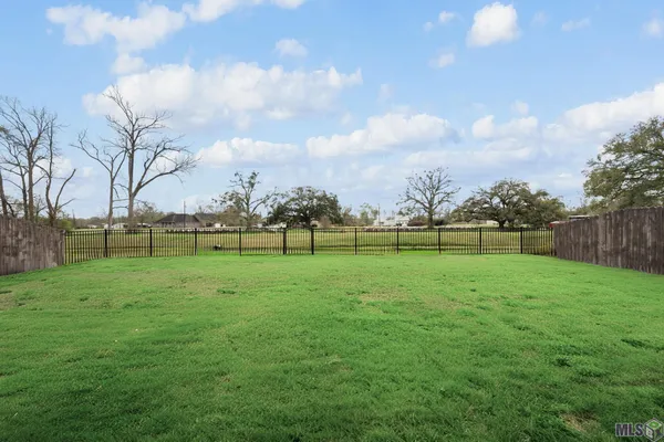 $335,000 | 37226 Meador Ln. Lane, Geismar, LA 70734