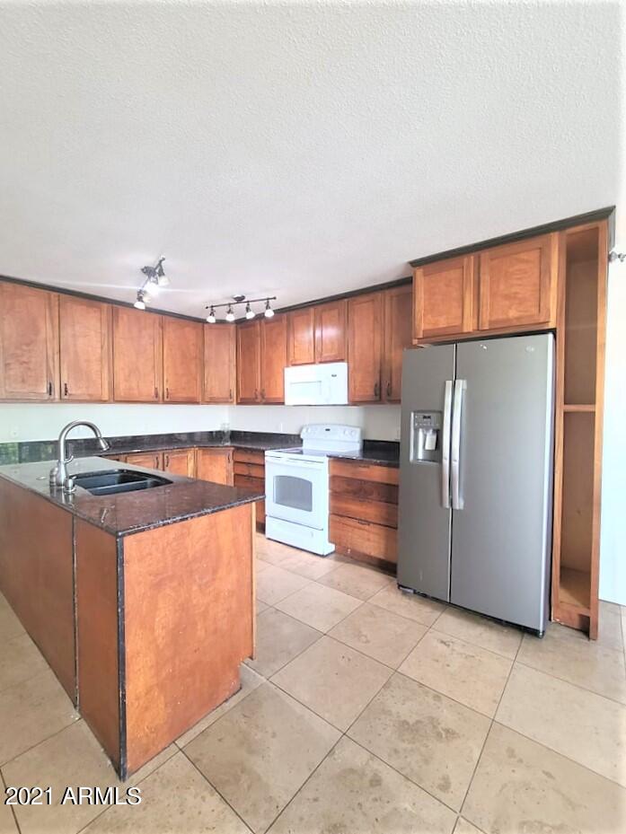 3740 West Hearn Road Phoenix, AZ 85053 - Photo 13 of 50 244657833_350031226912862_36010510321709