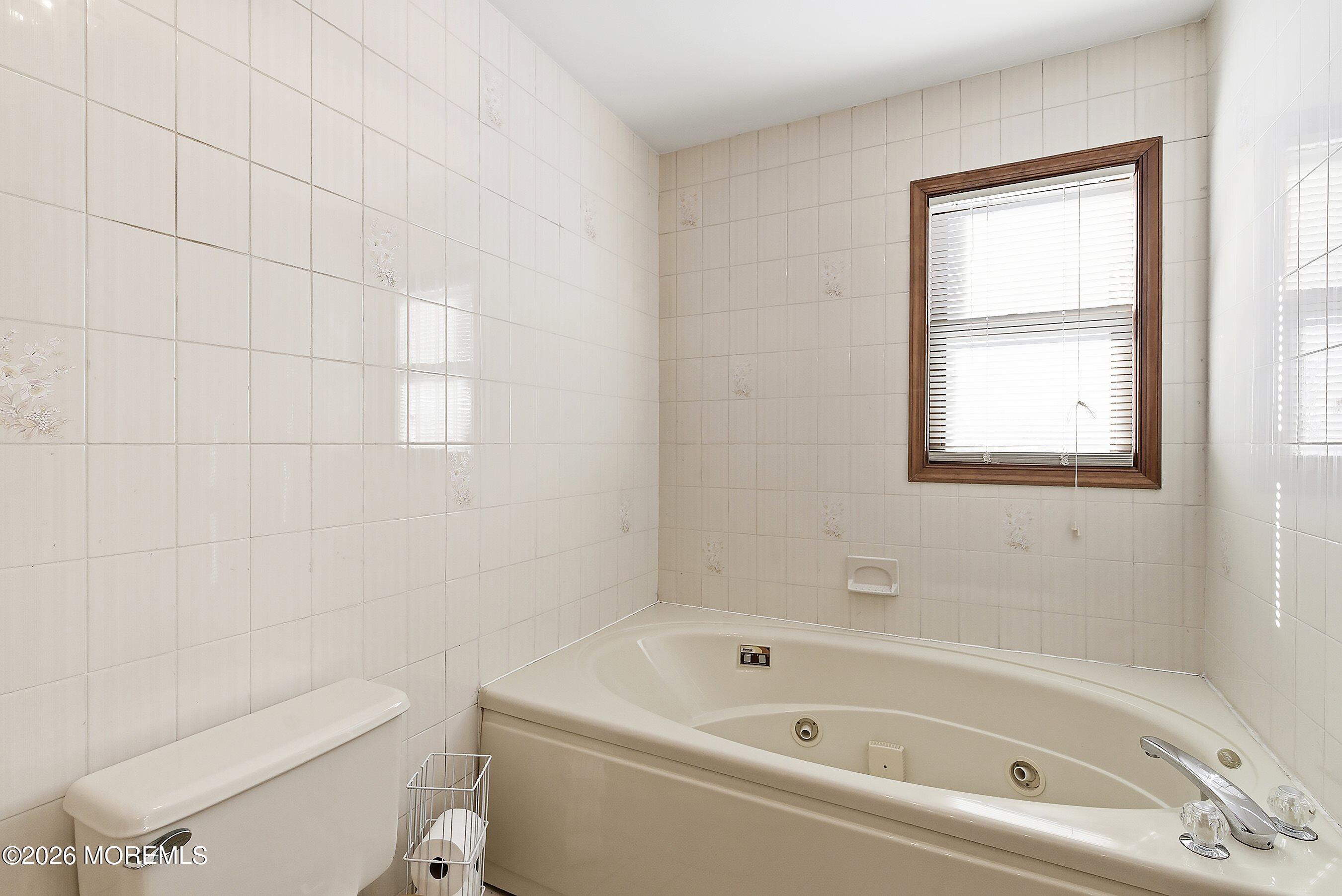 702 Radcliffe Road Lanoka Harbor, NJ 08734 - Photo 28 of 47 35-Bath 3C