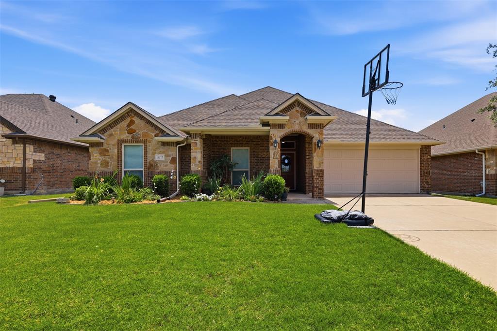 317 Delaware Street Burleson, TX 76028 - Photo 4 of 30