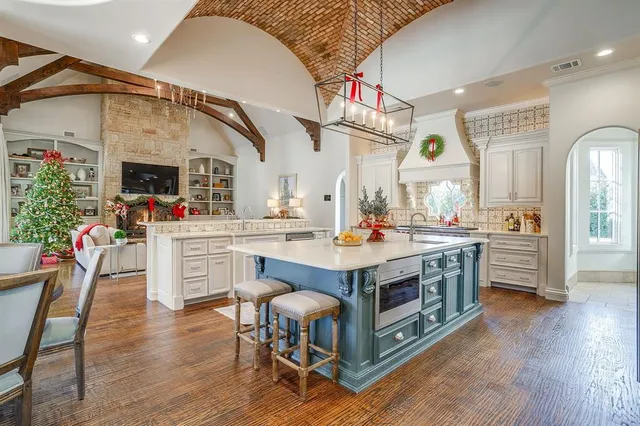 a view of entrance door of the house