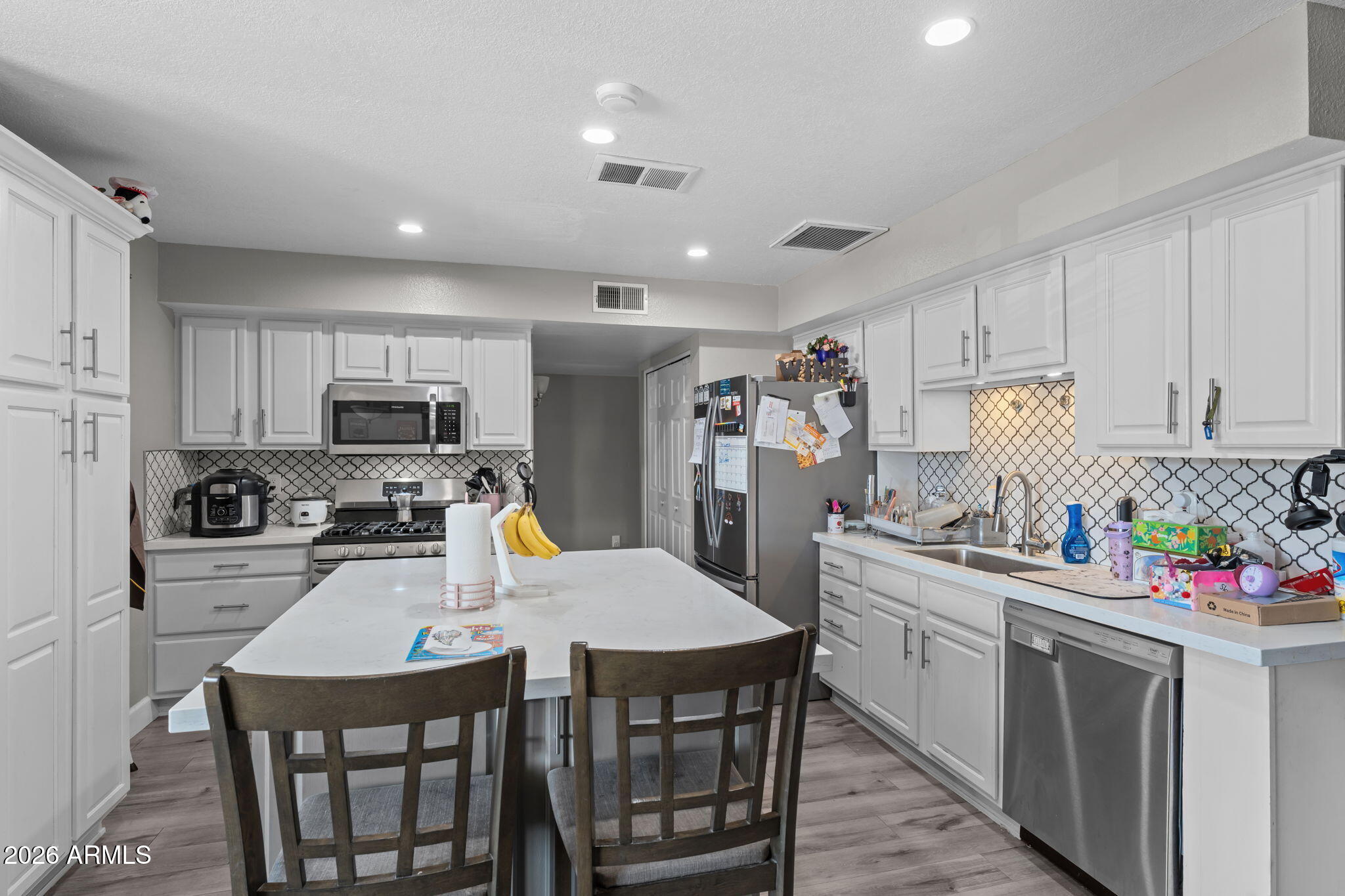 3640 West Banff Ln. Phoenix, AZ 85053 - Photo 6 of 26 Kitchen