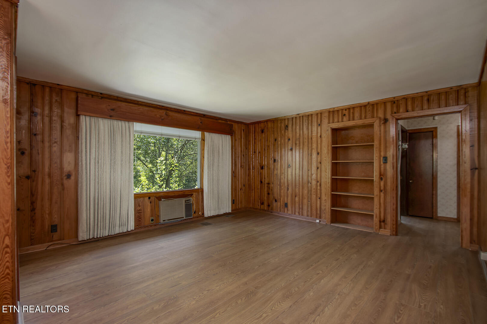 1309 Gamble Drive Heiskell, TN 37754 - Photo 22 of 47 24_GambleDrive_1309_Living04
