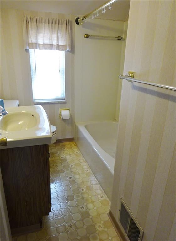 4138 Highgrove Road Pittsburgh, PA 15234 - Photo 17 of 25 Gallery Image 17