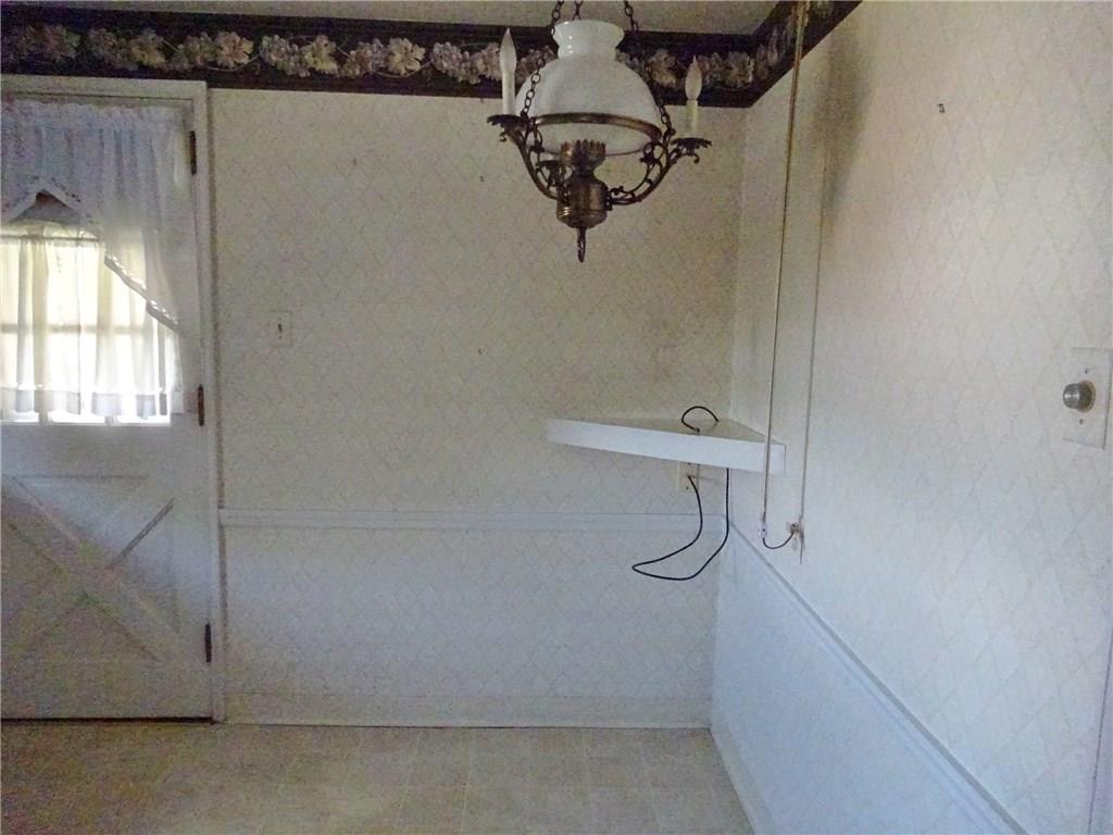 4138 Highgrove Road Pittsburgh, PA 15234 - Photo 10 of 25 Gallery Image 10