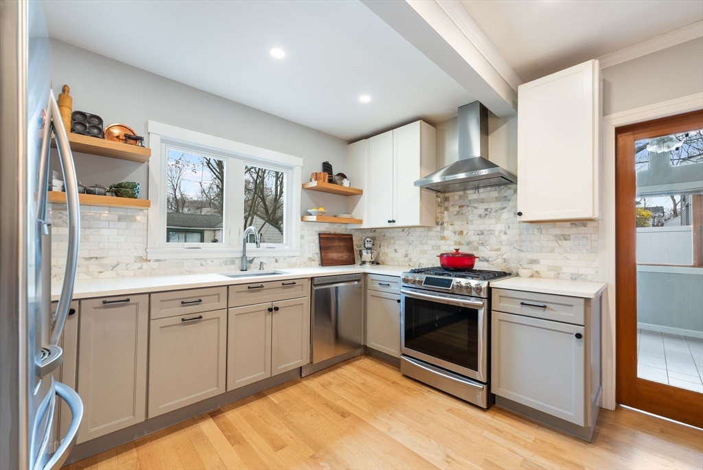 8 Horton Street Saugus, MA 01906 - Photo 11 of 41